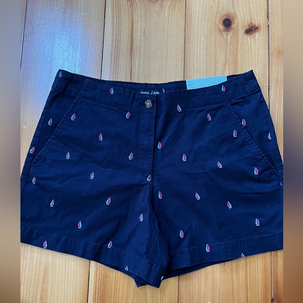 NWT Women’s Nautica  Printed Sailboats Navy Shorts. SZ 12